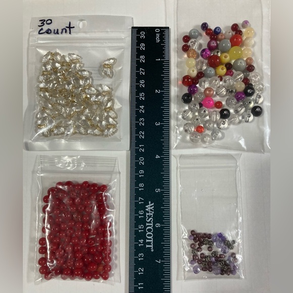 Lot of different types of beads & tassels for craft or jewelry making. - Picture 9 of 13